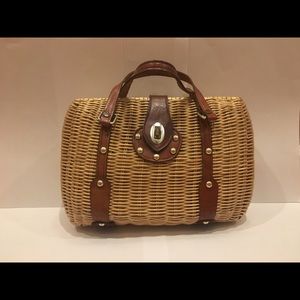 1970s vibes wicker vintage purse